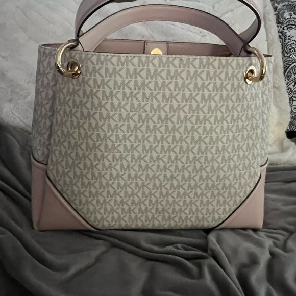 Brown new Michael Kors bag we talk on it never do you - Picture 4 of 4